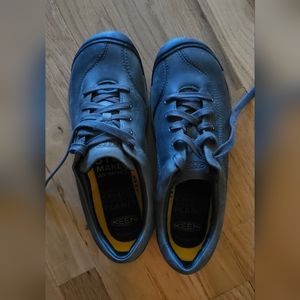 NWOT Keen Grey Presidio Shoes 9.5 W/40 EU